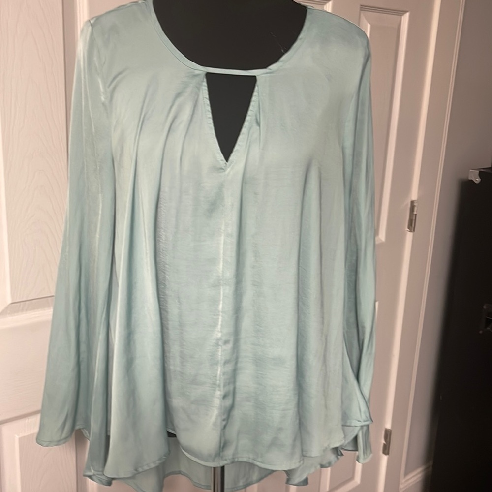 Jennifer Lopez sage blouse!